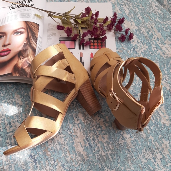 RESTRICTED Adora Sandal - Picture 5 of 11